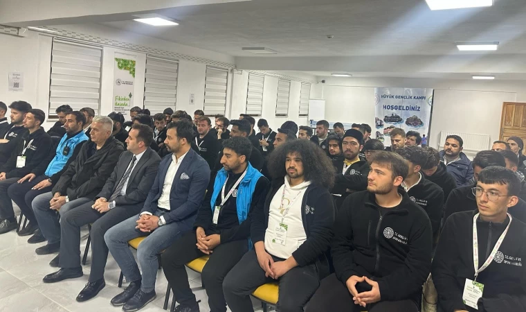 Hüyük’teki kampta gençler tarımı öğreniyor