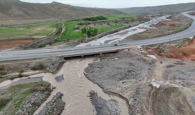 Iğdır’da kuvvetli yağışlar ve eriyen kar suları akarsuların debisini artırdı