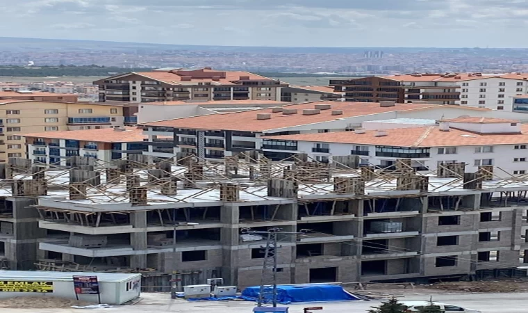 İnşaatta asansör boşluğuna düşen işçi ağır yaralandı