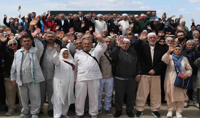 İstanbul’dan ilk hac kafilesi dualarla uğurlandı