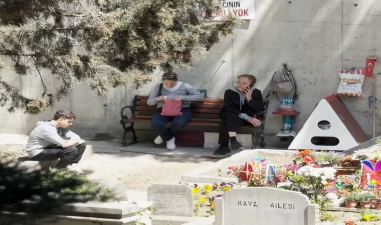 İtalyan şefin oğlu Mattia Ahmet Minguzzi’nin mezarını anneannesi ziyaret etti