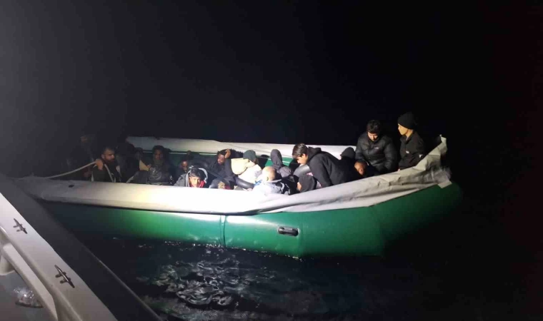 İzmir açıklarında 22 düzensiz göçmen kurtarıldı