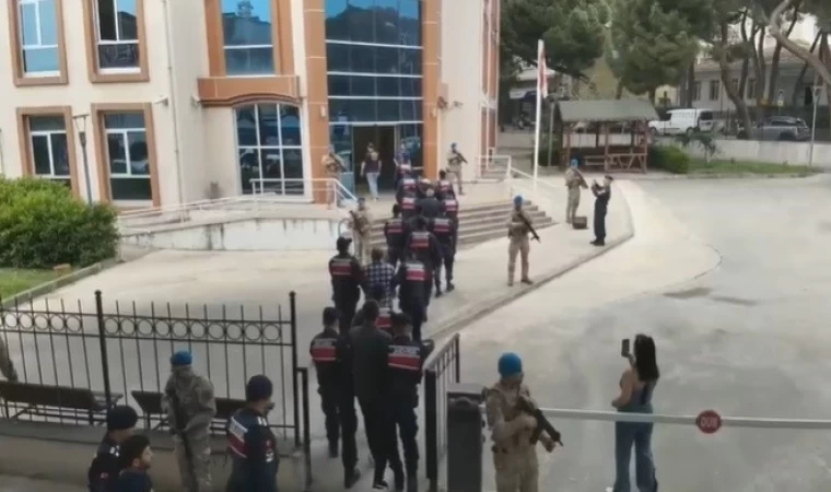 İzmir’de jandarmadan nefes kesen operasyon: Silahlı suç örgütü çökertildi