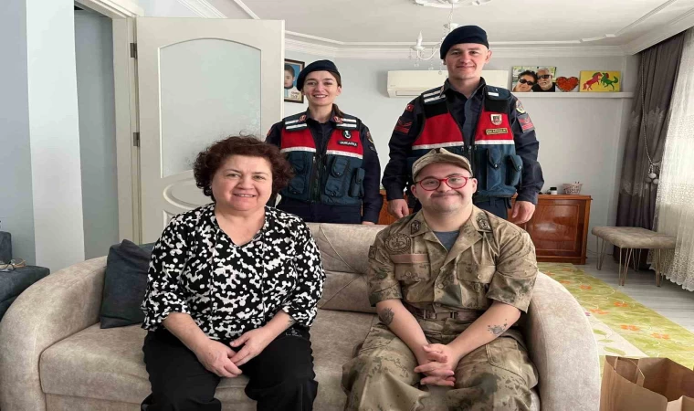 Jandarma ekipleri down sendromlu Efekan ile devriye attı