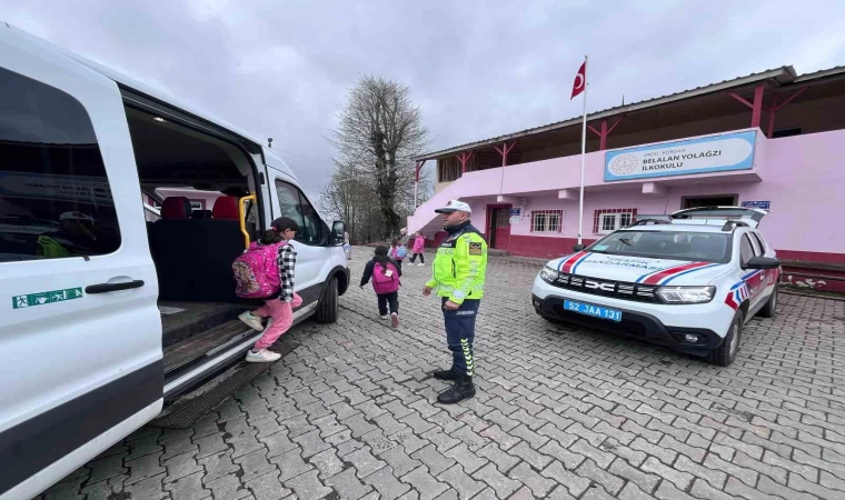 Jandarma ekiplerinden öğrencilerin güvenliği için denetim