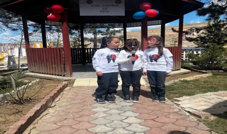 Jandarmadan çocuklara unutulmaz 23 Nisan kutlaması: ”O ses jandarma”