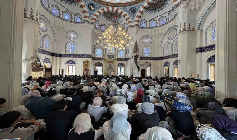 Japonya’da 350 lise öğrencisi İslam’ı öğrenmek için Tokyo Camii’ni ziyaret etti
