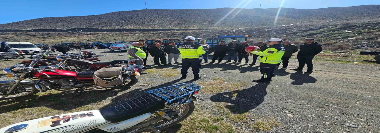 Kağızman’da motosiklet sürücüleri bilgilendirildi