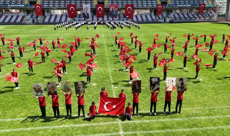 Karabük’te 23 Nisan coşkusu: Öğrencilerin gösterileri büyük beğeni topladı