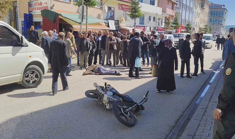 Karabük’te motosiklet yayaya çarptı: 2 yaralı