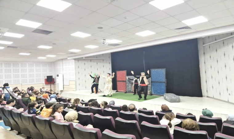 Kartepe’de çocuklar ”Bir Buğday Müzikali” ile eğlendi