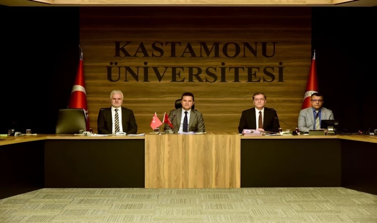 Kastamonu Üniversitesi senato toplantısında öğrenci projeleri ve mezun analizi ele alındı