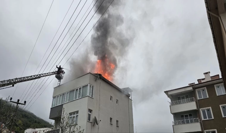 Kastamonu’da korkutan çatı yangını
