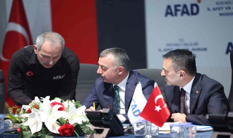 Kocaeli Valisi Aktaş: ”Panikleyen 23 kişi yüksekten atlayarak yaralandı”