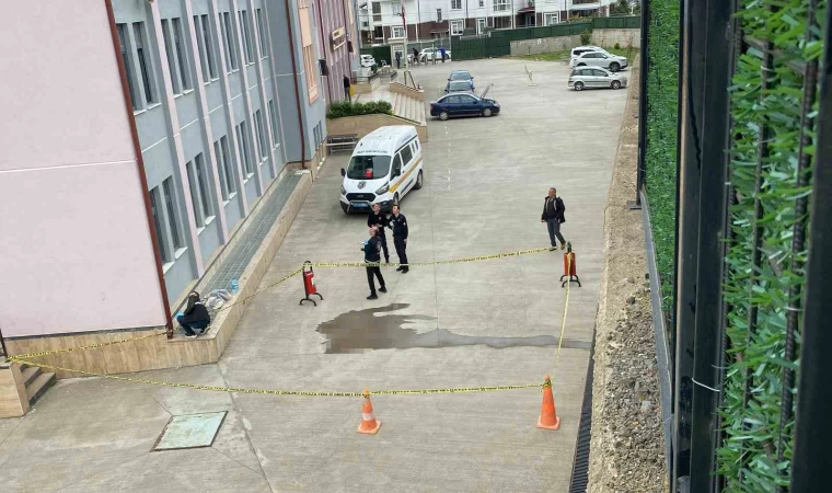 Kocaeli’de okulun 4’üncü katından düşen liseli ağır yaralandı