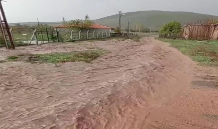 Kulu’da şiddetli dolu ve yağmur yağışı
