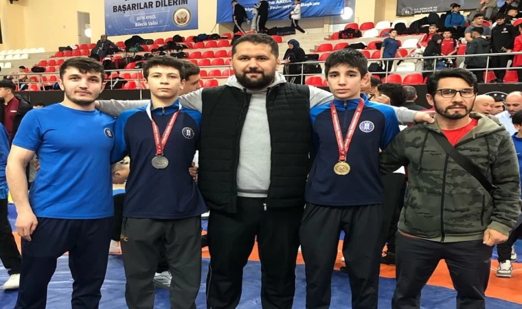 Kütahyalı güreşçiler Bilecik’te madalyaları topladı