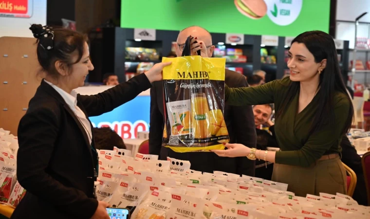 Mahbuba, Antalya’da göz doldurdu