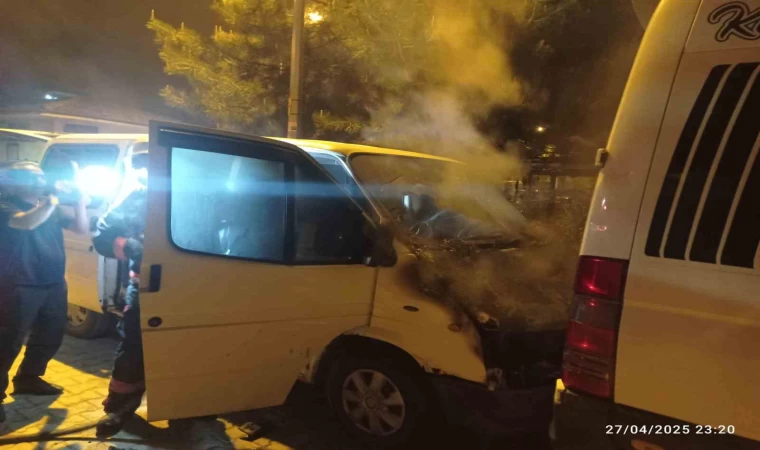 Malatya’da park halindeki araçta çıkan yangın söndürüldü