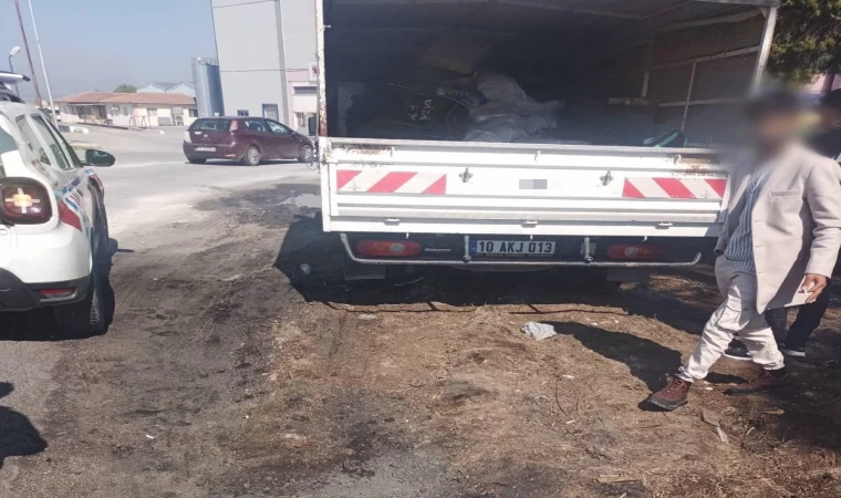 Manisa’da kamyonet kasasında 16 işçi taşıyan sürücüye ceza