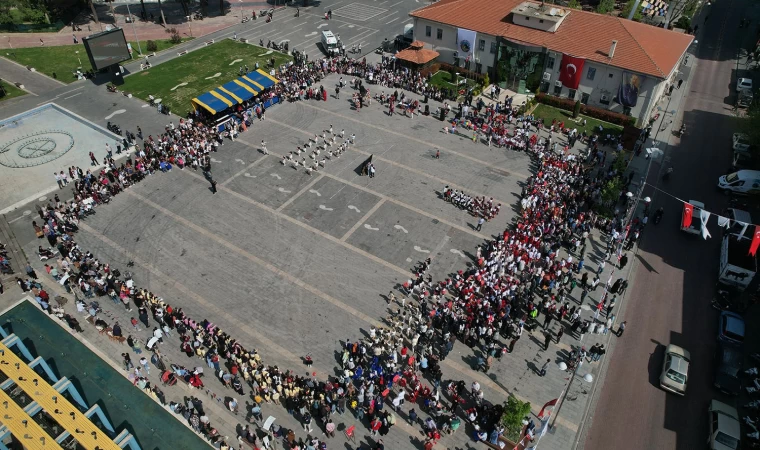 Manisa’nın ilçelerinde 23 Nisan coşkusu yaşandı