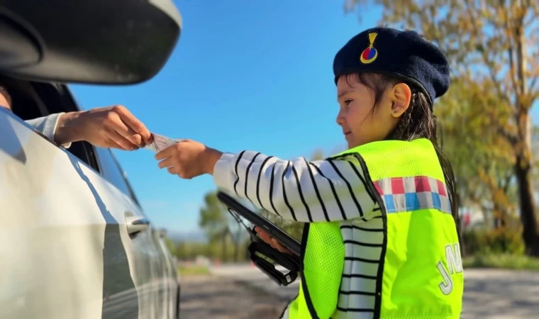 Minik jandarmalar iş başında: İzleyenlerin tüyleri diken diken oldu