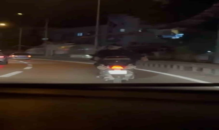 Motosiklete ters bindi, tehlikeli anlar kamerada