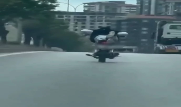 Motosikletle akrobatik hareketler yaptı, cezadan kaçamadı