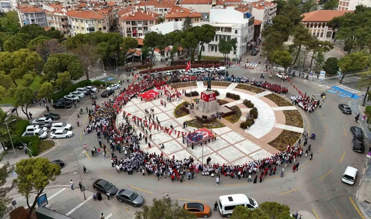 Muğla’da 23 Nisan coşkusu kortej yürüyüşüyle başladı
