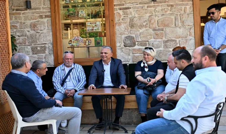Muratpaşa Belediye Başkanı Ümit Uysal, Kaleiçi esnafıyla bir araya geldi