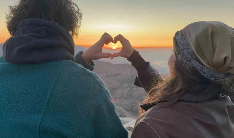 Nemrut Dağı’nda gün doğumu hayran bırakıyor