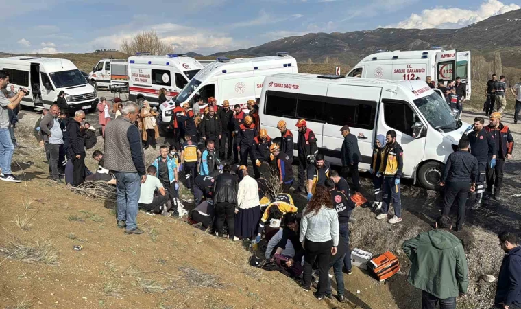 Öğretmenleri taşıyan minibüs kazaya karıştı: 3’ü ağır 15 yaralı
