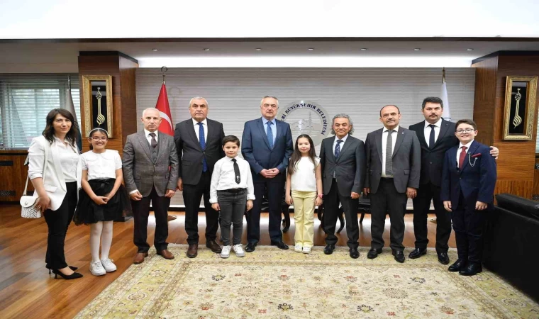 Okyanus, Büyükşehir Belediyesi başkanlık koltuğuna oturdu