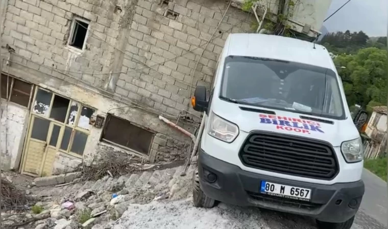 Osmaniye’de okul servisi ile otomobil çarpıştı: 9’u öğrenci 11 yaralı