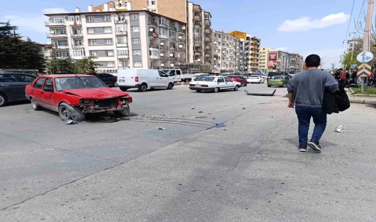 Otomobil ile motosiklet çarpıştı: 1 yaralı