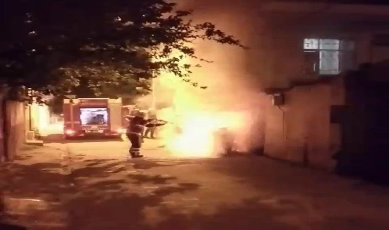 Park halindeki motosiklet alev alev yandı