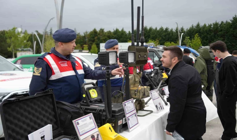 Polis ve jandarmanın yeni nesil ekipmanları gençleri hayran bıraktı