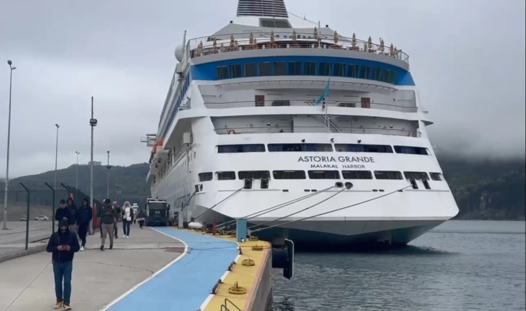 Rus turistler Amasra’ya doyamıyor