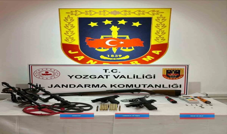 Şefaatli’de tarihi eser ve silah ele geçirildi