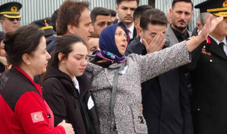 Şehit Uzman Onbaşı Berat Mecit Day’ın cenazesi askeri uçakla memleketi Trabzon’a getirildi