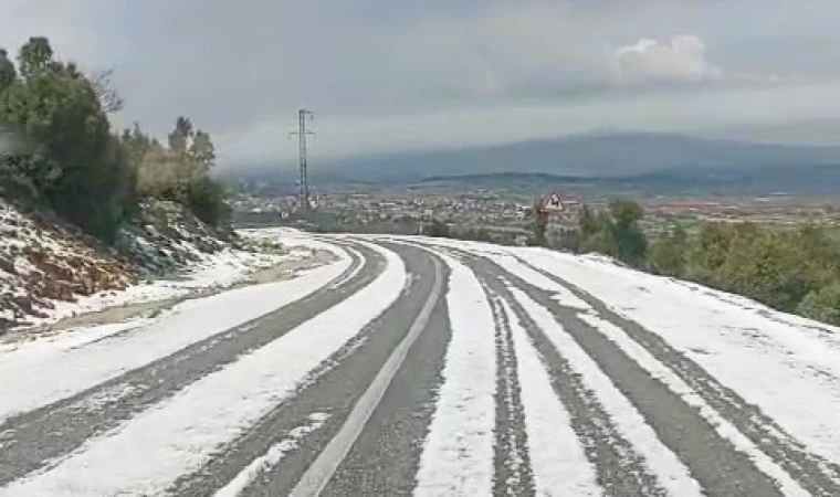 Şiddetli dolu yağışı kar manzaraları oluşturdu
