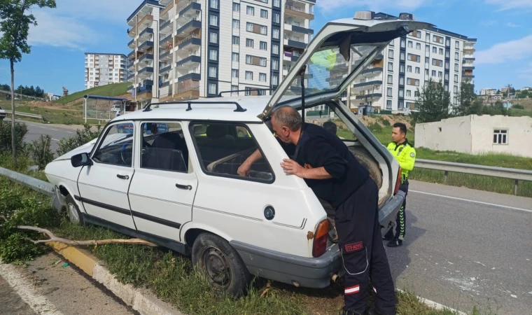 Siirt’te otomobil refüje çarptı: 1 yaralı