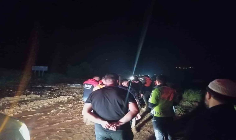 Siirt’te sağanak nedeniyle derler taştı, yollar kapandı