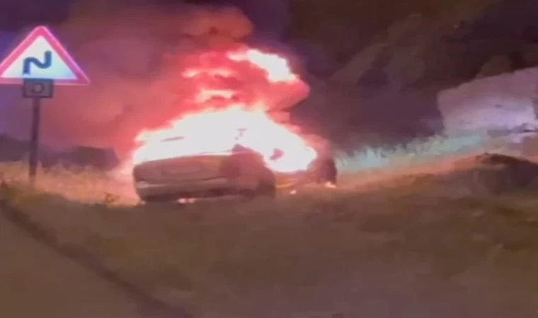 Siirt’te seyir halindeki otomobil alev alev yandı