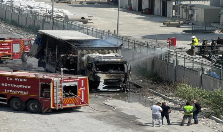 Söke’de atık kağıt getiren tırda yangın çıktı