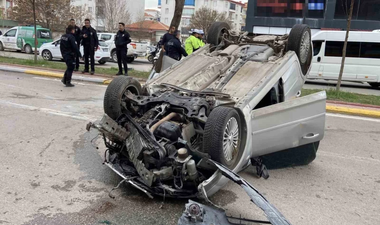 Takla atıp hurdaya dönen otomobilden burnu bile kanamadan kurtuldu