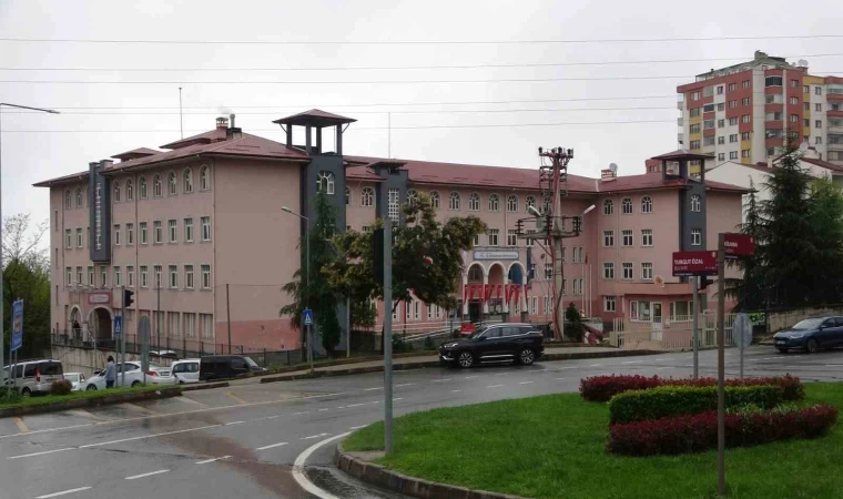 Trabzon’da veli okulda öğretmeni darp etti