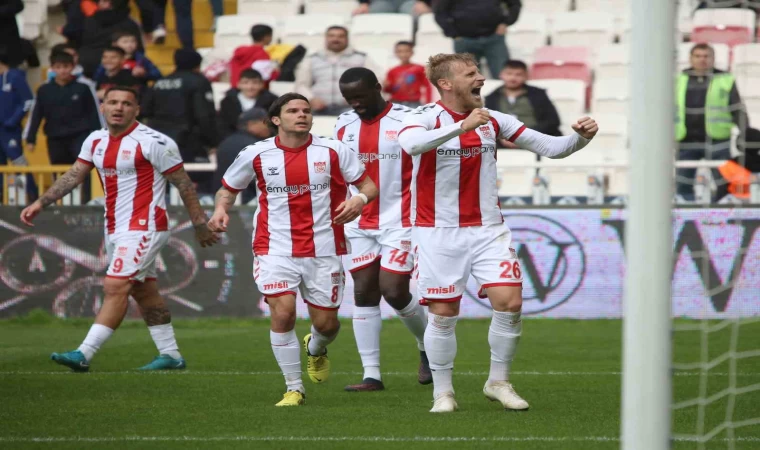 Trendyol Süper Lig: Sivasspor: 2 - Antalyaspor: 0 (Maç sonucu)
