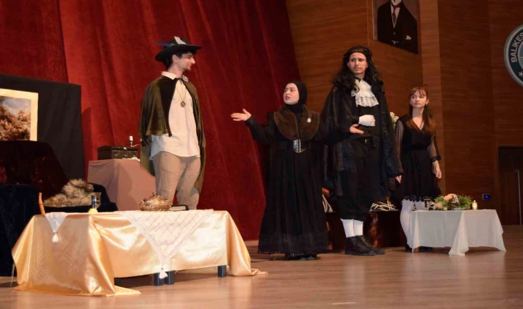 Turizm Fakültesi öğrencilerinden muhteşem tiyatro oyunu