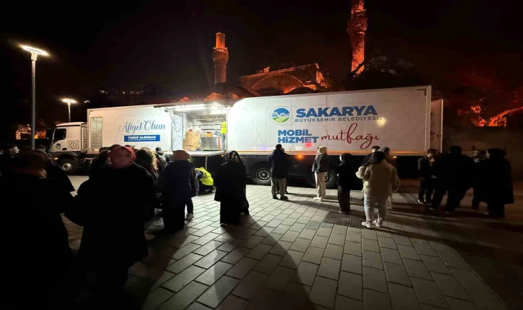 Üsküdar Belediyesi, Sakarya Büyükşehir Belediyesi’nin yardım tırını kaldırttı
